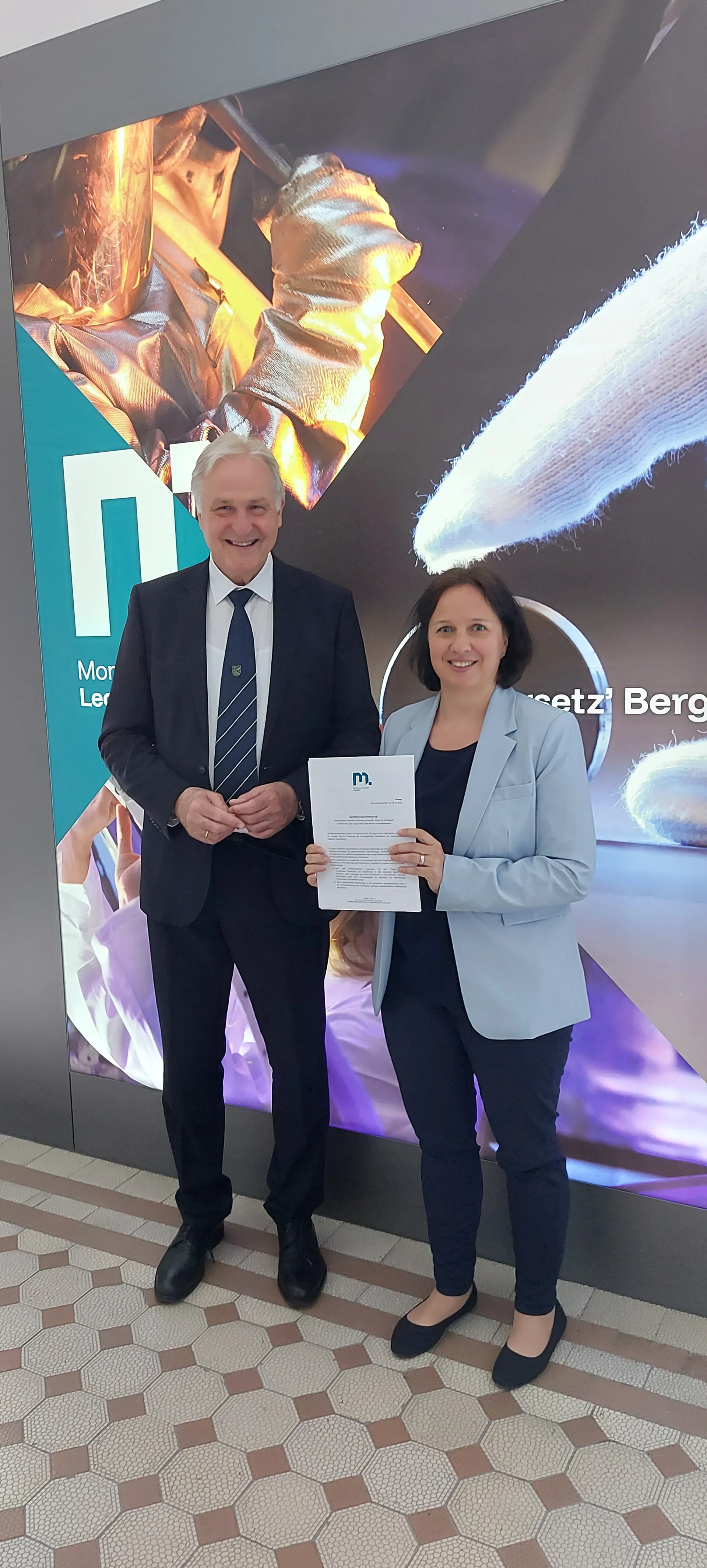 Rektor Peter Moser und Priv.-Doz. Dr.mont Nina Schalk. Foto: © MUL