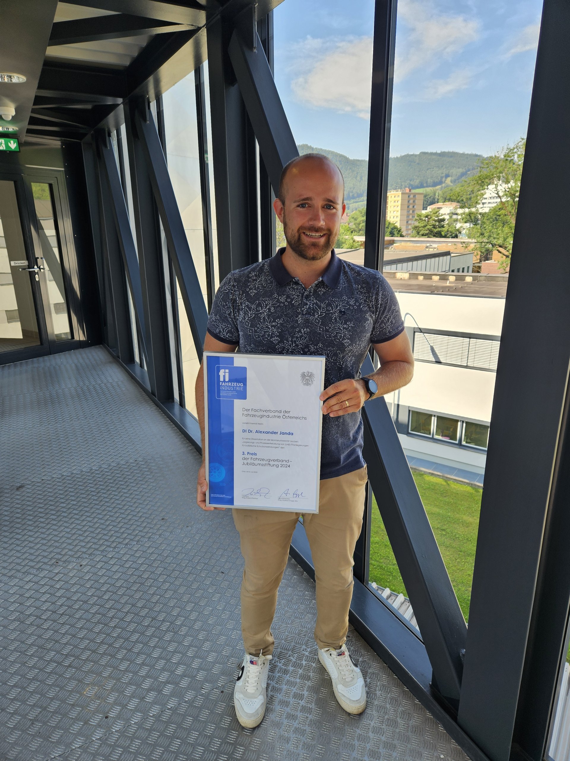 Dr. Alexander Janda, ehemaliger Dissertant am Lehrstuhl für Metallkunde der Montanuniversität Leoben, wurde von der Fahrzeugverband Jubiläumsstiftung für seine Dissertation ausgezeichnet. Foto: © Lehrstuhl für Metallkunde