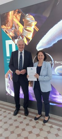 Rektor Peter Moser und Priv.-Doz. Dr.mont Nina Schalk. Foto: © MUL