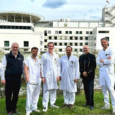 Roland Griebl - Vertriebsleiter Österreich, Richard Wolf GmbH; FOA Dr. Georg Gotschuli - Institut für Radiologie und Nuklearmedizin, LKH Hochsteiermark; FA Dr. Gerhard Posch - Abteilung für Urologie, LKH Hochsteiermark; AOA Priv.Doz.Dr. Stefan Heidler - Abteilung für Urologie, LKH Hochsteiermark; Univ.-Prof. Dr. mont. DI Daniel Kiener - Department Materials Science - Montanuniversität Leoben; Prim. Dr. Thomas Alber - Vorstand der Abteilung für Urologie, LKH Hochsteiermark | © LKH Hochsteiermark