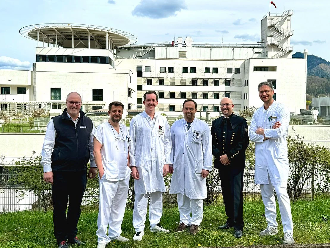 Roland Griebl - Vertriebsleiter Österreich, Richard Wolf GmbH; FOA Dr. Georg Gotschuli - Institut für Radiologie und Nuklearmedizin, LKH Hochsteiermark; FA Dr. Gerhard Posch - Abteilung für Urologie, LKH Hochsteiermark; AOA Priv.Doz.Dr. Stefan Heidler - Abteilung für Urologie, LKH Hochsteiermark; Univ.-Prof. Dr. mont. DI Daniel Kiener - Department Materials Science - Montanuniversität Leoben; Prim. Dr. Thomas Alber - Vorstand der Abteilung für Urologie, LKH Hochsteiermark | © LKH Hochsteiermark