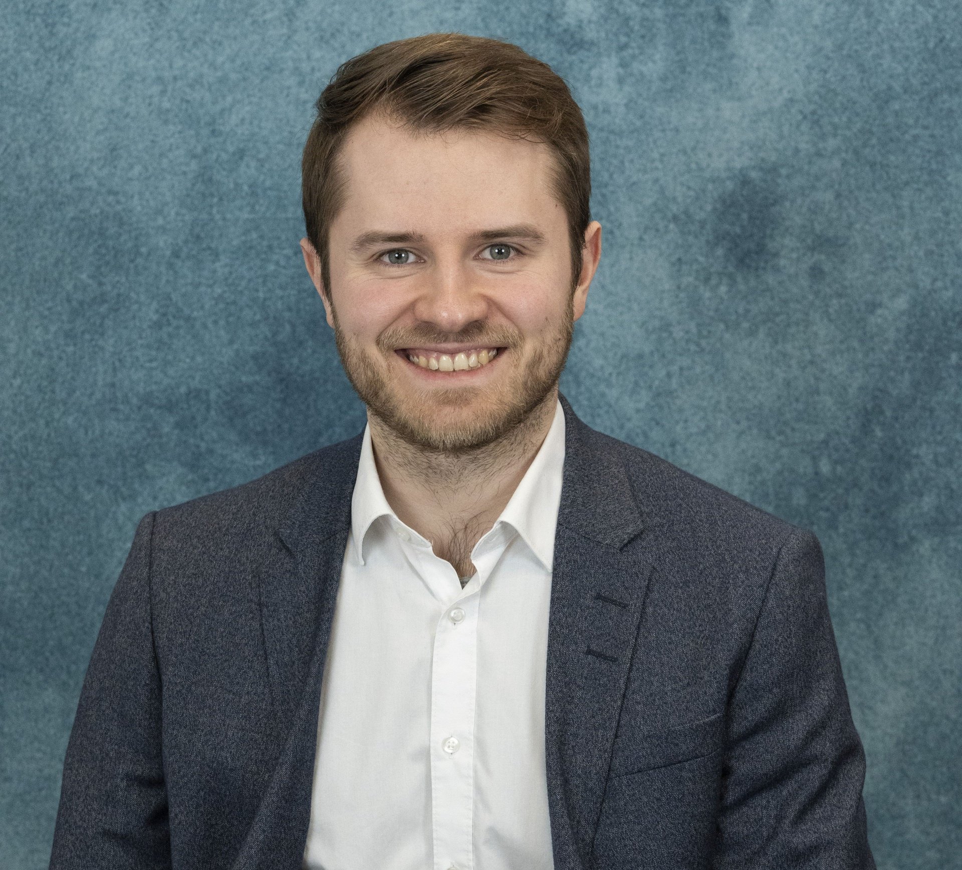 Im Zuge des Dissertationsprojektes von Dipl.-Ing. Lukas Schweiger (foto) ist es einem Forscherteam der Montanuniversität Leoben gelungen, Wasserstoff als nützliches Werkzeug für die Materialentwicklung zu nutzen. Foto: © Privat 