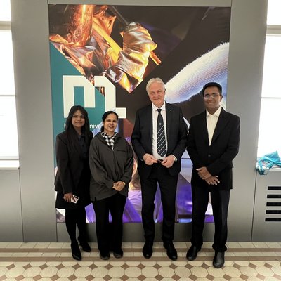 v.l.n.r.: Fokus Indien Projektmanagerin Viruschka Tewary (MIRO), Prof. Tabitha Paradesi (Christ University), Rektor Peter Moser und Prof. Joseph Varghese (Christ University). Foto: © MUL