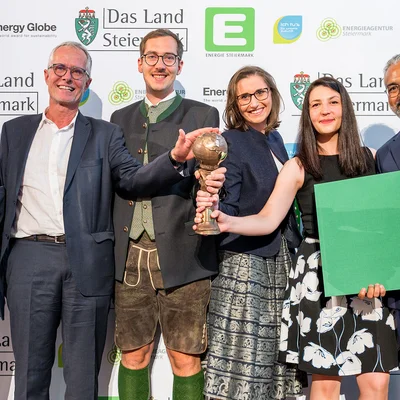 Gewinnerinnen und Gewinner Rubrik Forschung von links: Rubrikpate Christian Purrer (Energie Steiermark), Harald Raupenstrauch, Stefan Windisch-Kern, Alexandra Holzer (Team Montanuniversität Leoben), Aida Hartleb und Raul Estrada Vazquez (Team FH JOANNEUM)