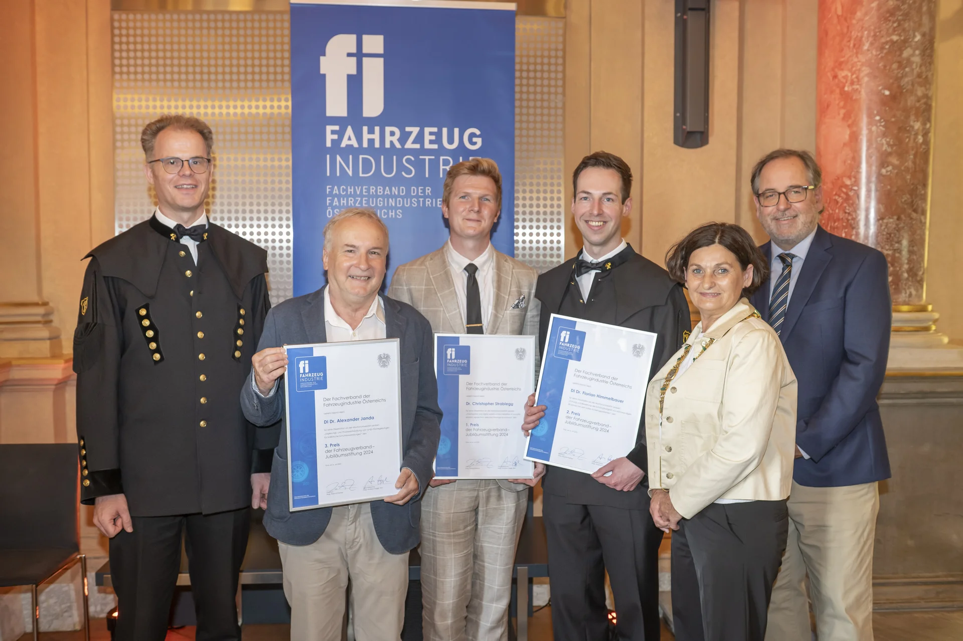 Die ausgezeichneten Wissenschaftler*innen präsentieren sich 
