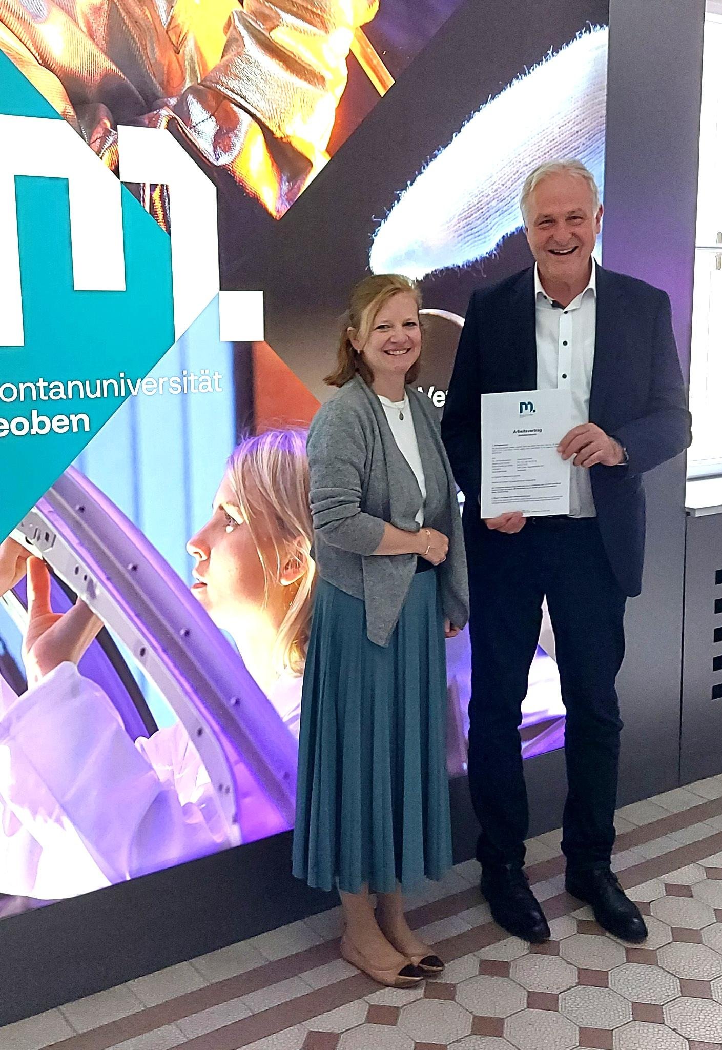 Priv.-Doz. Dr.-Ing. Verena Maier-Kiener und Rektor Peter Moser. Foto: © MUL