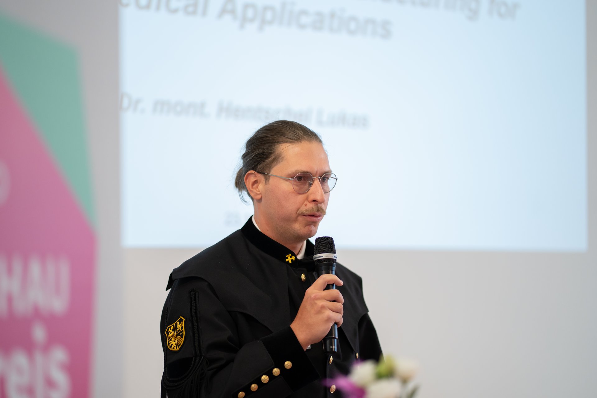 Dr. mont. Lukas Hentschel erhielt den REHAU Preis Technik in der Kategorie „Dissertation“. Foto: © REHAU