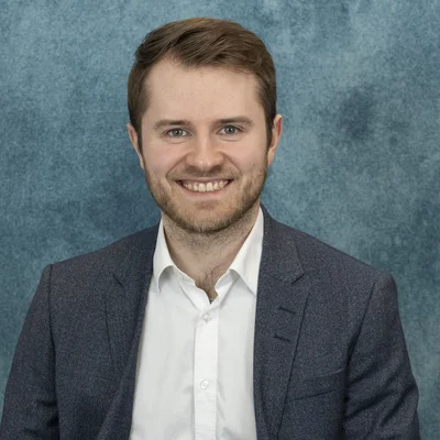 Im Zuge des Dissertationsprojektes von Dipl.-Ing. Lukas Schweiger (foto) ist es einem Forscherteam der Montanuniversität Leoben gelungen, Wasserstoff als nützliches Werkzeug für die Materialentwicklung zu nutzen. Foto: © Privat