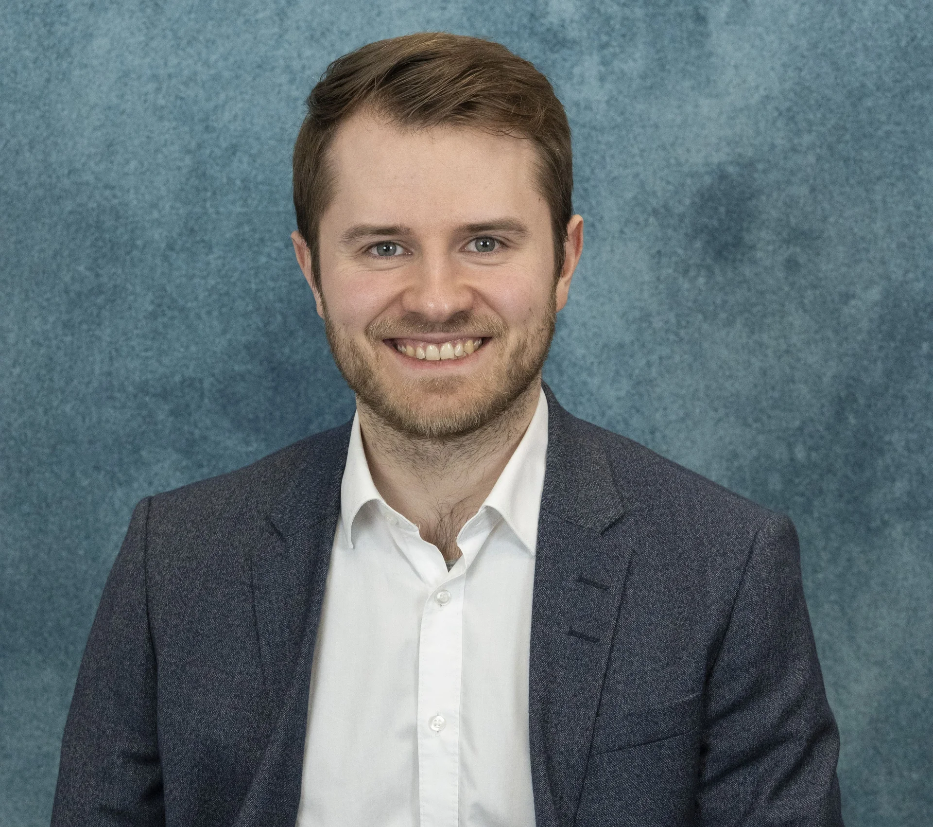 Im Zuge des Dissertationsprojektes von Dipl.-Ing. Lukas Schweiger (foto) ist es einem Forscherteam der Montanuniversität Leoben gelungen, Wasserstoff als nützliches Werkzeug für die Materialentwicklung zu nutzen. Foto: © Privat