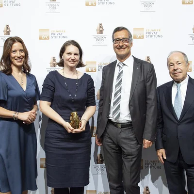 Gruppenfoto von der Preisverleihung in Wien mit von links Dr. Mariella Schurz (B&C), Priv.-Doz. Dr. Megan Cordill (ESI), Univ.-Prof. Dr. Christian Mitterer (Montanuni), Dr. Erich Hampel (B&C)