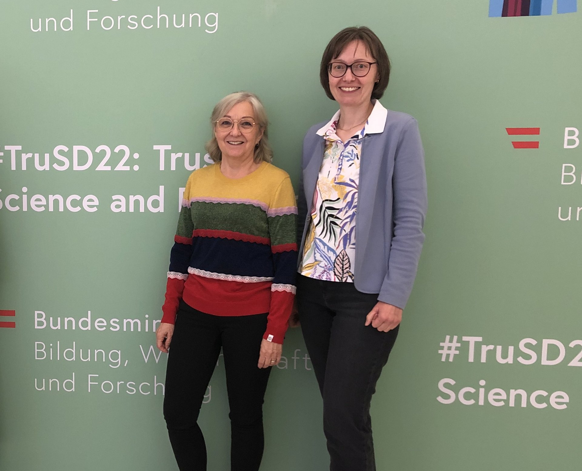 Julia Mayerhofer-Lillie und Rosina Haider bei der Vernetzungskonferenz in Wien 