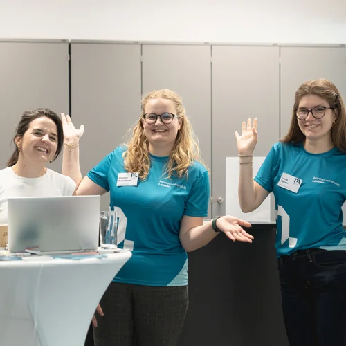 Three female students in the outfit of the Technical University student counselling service.
