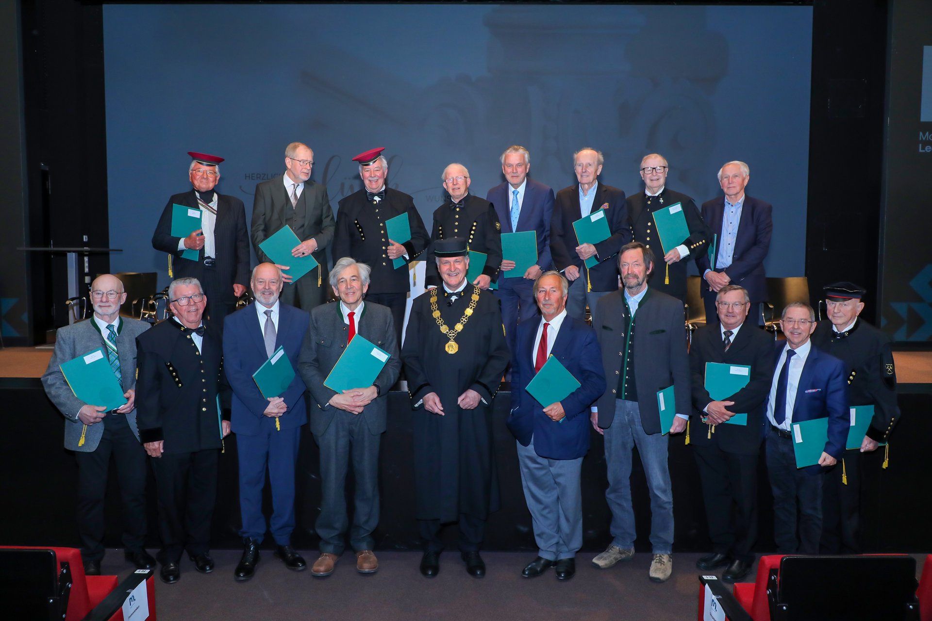 Im Zuge der Veranstaltung wurden außerdem die goldenen Ingenieur- und Doktordiplome vergeben. Foto: © Armin Russold.