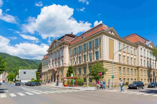The main building of the university p_6756_web