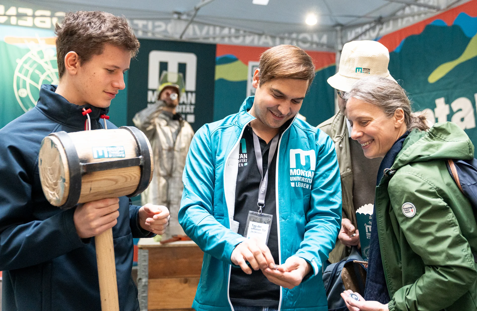 Das von der Montanuniversität entwickelte mobile Verfahren ermöglichte eine innovative Form des Recyclings direkt am Veranstaltungsort und demonstrierte eindrucksvoll, wie Technik einem breiten Publikum einfach und verständlich vermittelt werden kann. Foto: © MUL/Tauderer