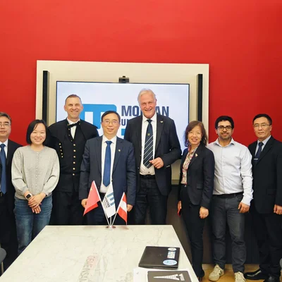 Ein Gruppenbild von Vertreter*innen der Montanuniversität Präsident und der Nanjing University of Aeronautics and Astronautics (NUAA). 