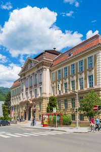 Das Hauptgebäude von der Montanuniversität Leoben. 