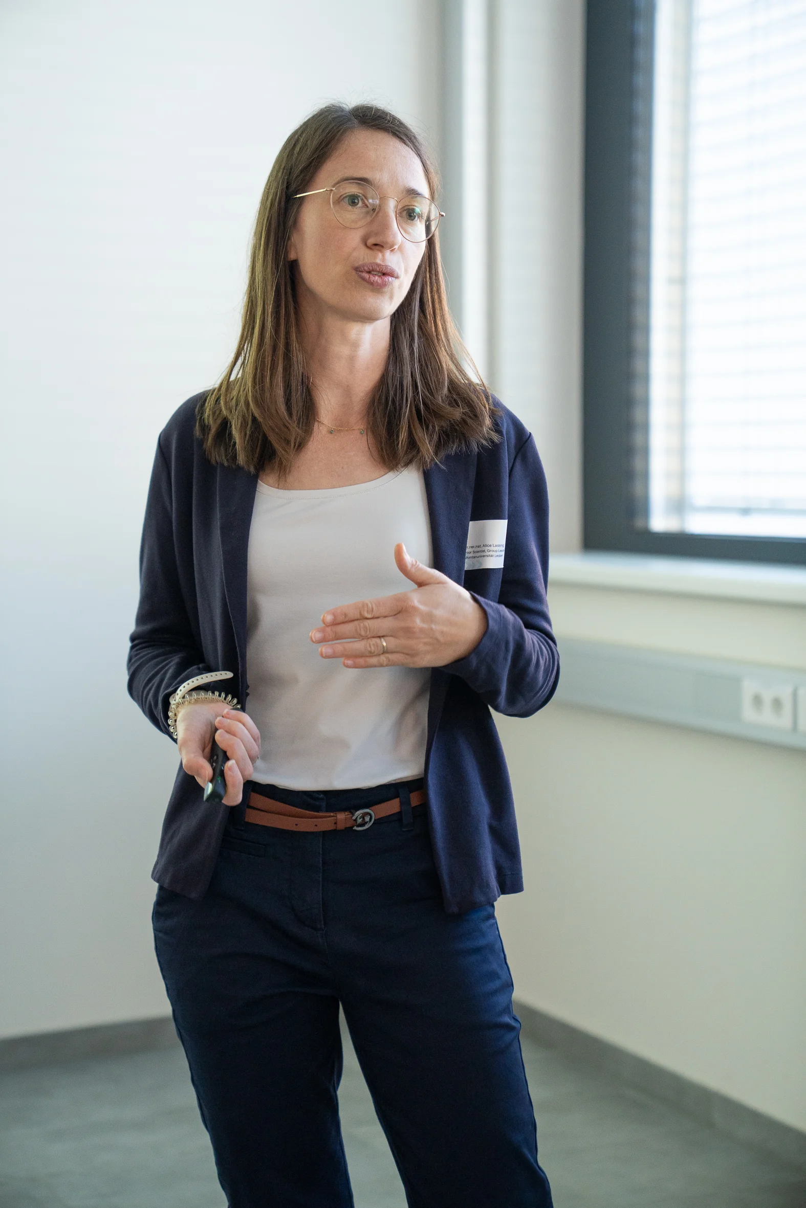Alice Lassnig, Laborleiterin, gab sprach über die Entstehung des Labors. Foto: © MUL/Schnehen