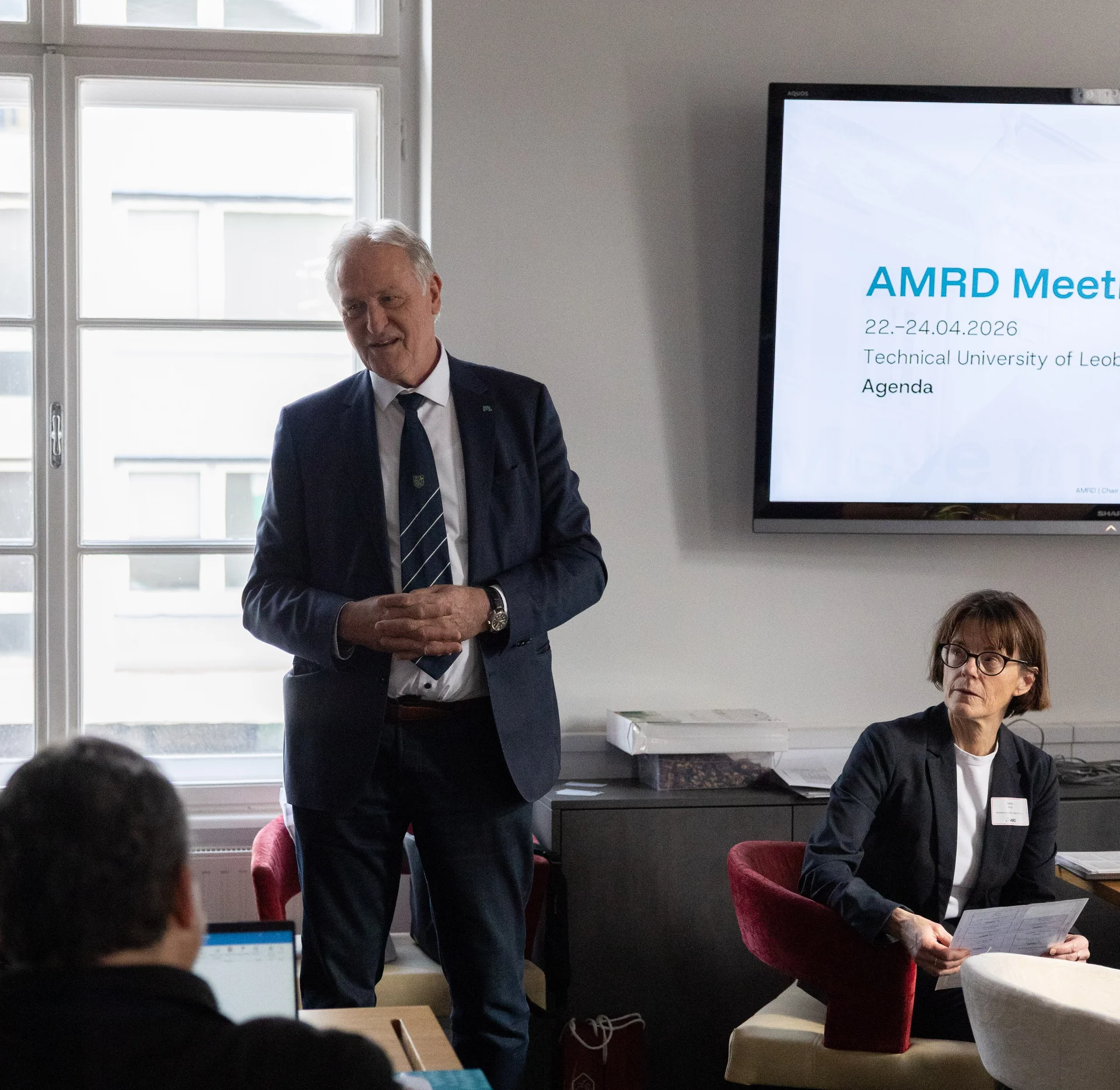 Rektor Peter Moser bei der Begrüßung im Akademiegebäude.