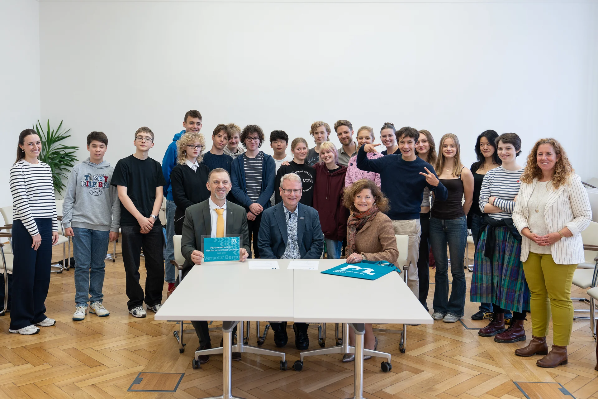 Die Unterzeichnung der Partnerschaft mit der Sir Karl Popper Schule am Wiedner Gymnasium in Wien. Foto: © MUL/Tauderer