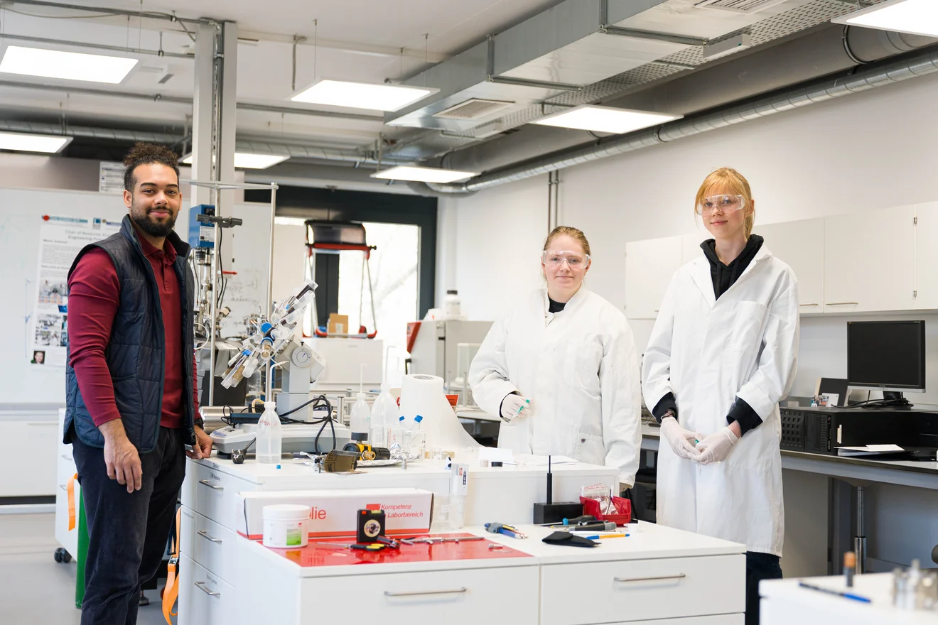 Schüler im Labor der Montanuniversität, TU Leoben.
