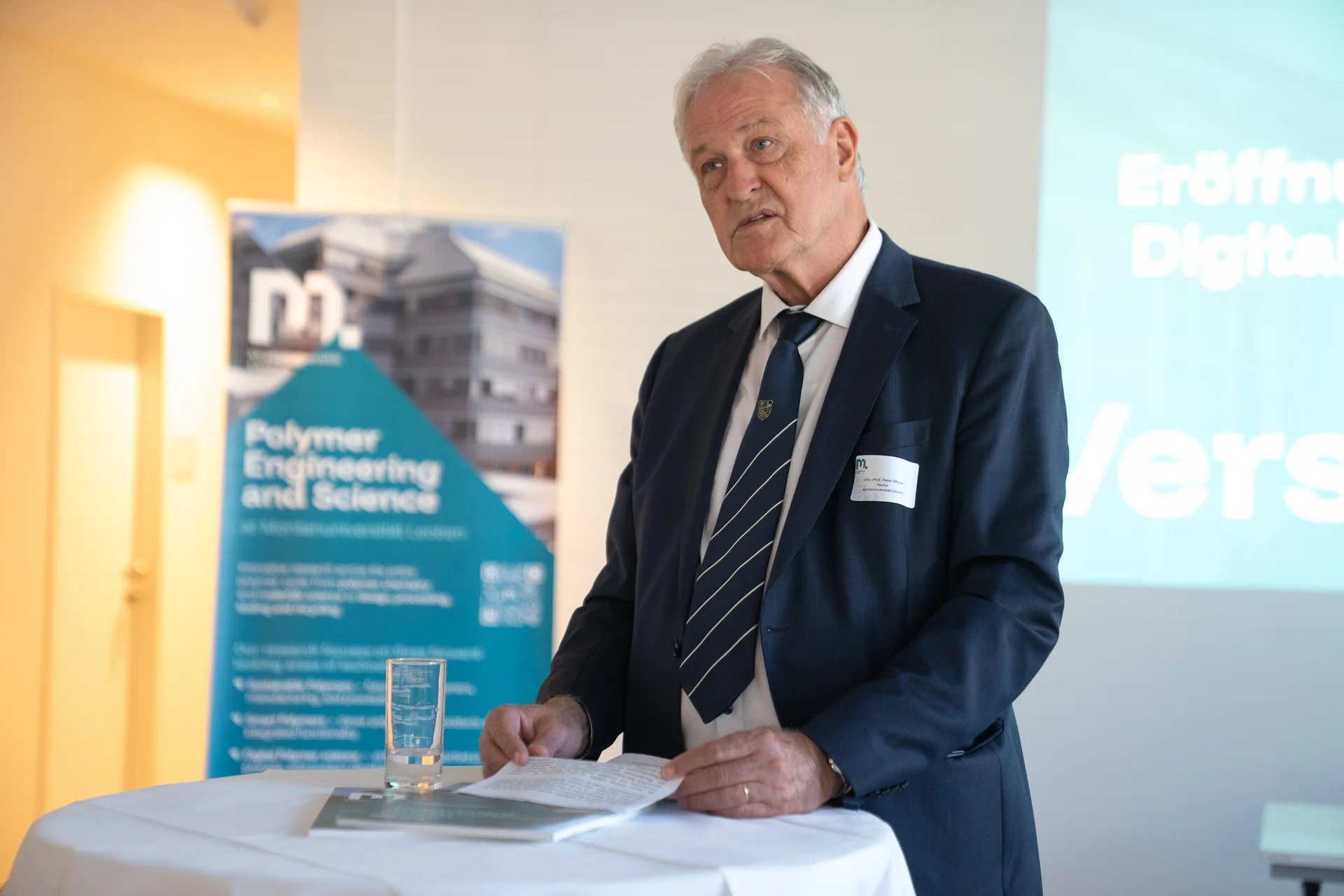 Rektor Peter Moser bei seinen Grußworten. Foto: © MUL/Schnehen