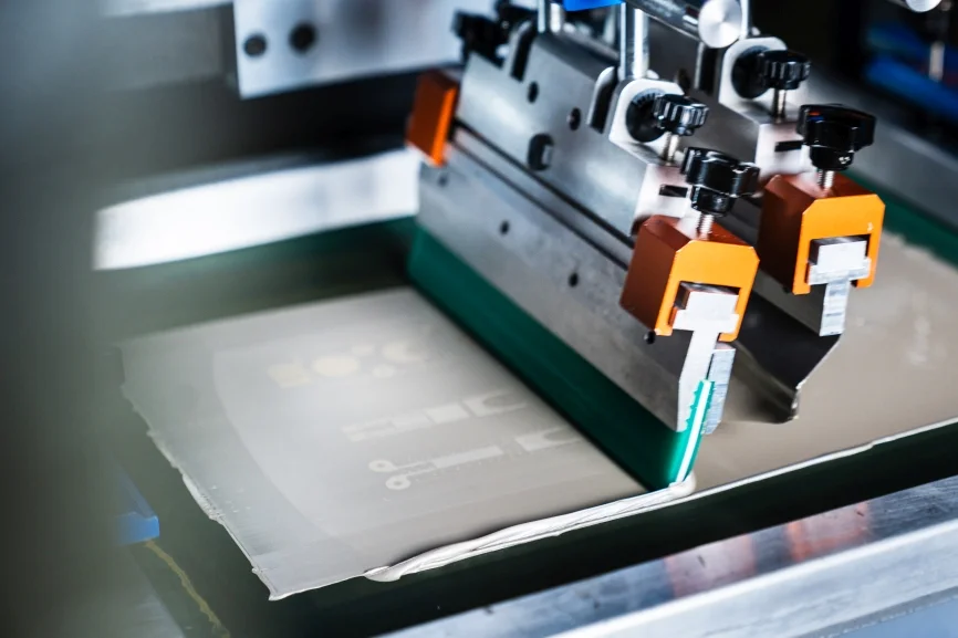 Im Siebdruckverfahren entstehen flexible, elektronische Bauteile. Foto: © MUL/Tauderer