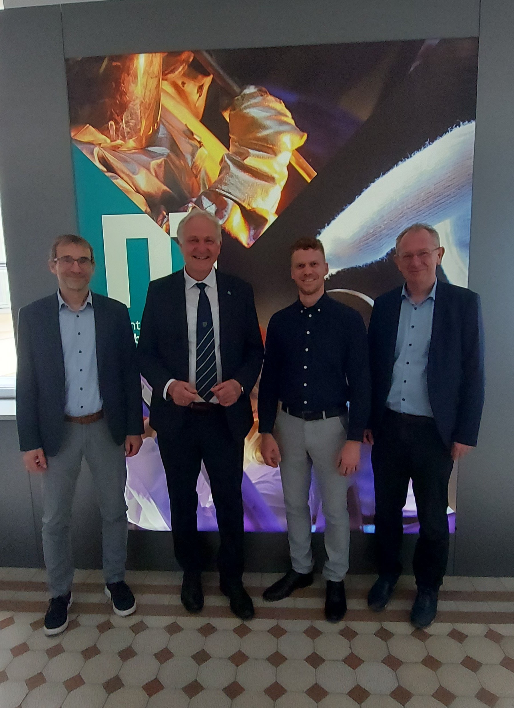 v.l.n.r.: Univ.-Prof. Frank Melcher, Rektor Peter Moser, Ass.-Prof. Christoph Markowitsch und Univ.-Prof. Markus Lehner. Foto: © MUL