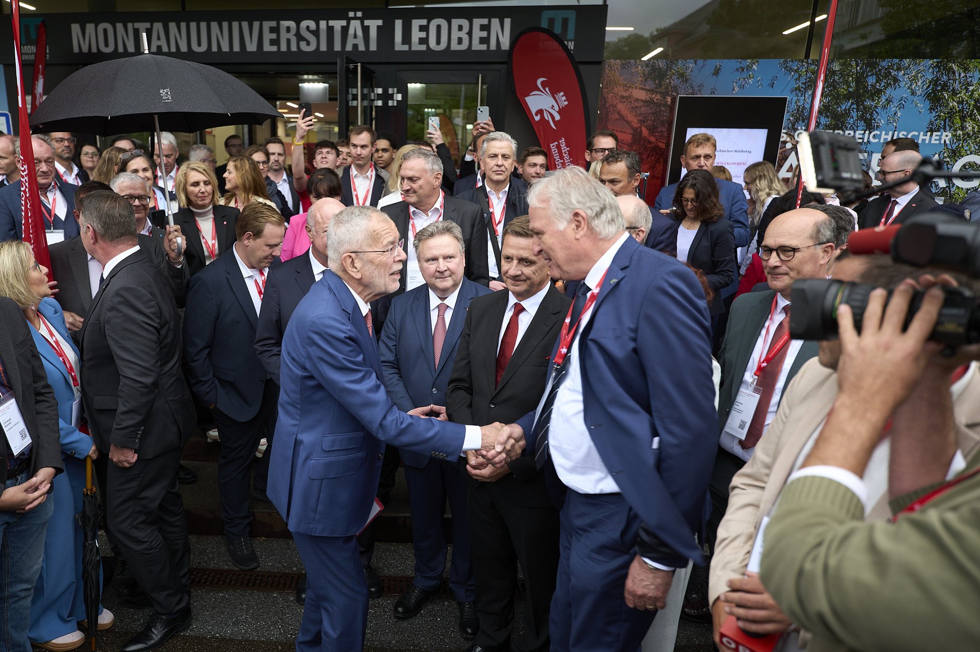 Rektor Peter Moser mit Bundespräsident Alexander Van der Bellen bei der Eröffnung des Österreichischen Städtetages.
