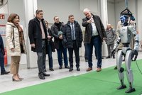 Bundesminister Peter Hanke besuchte die Montanuniversität Leoben, um sich ein Bild von den innovativen Forschungsschwerpunkten der Universität zu machen. Foto: © MUL/Tauderer.  
