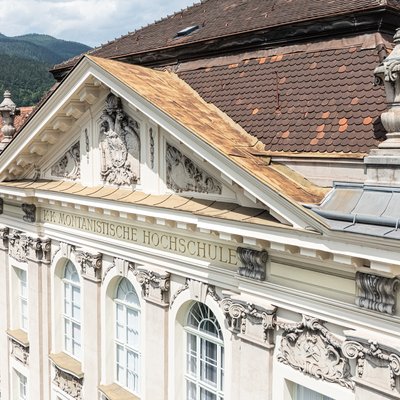 Der obere Abschnitt des Hauptgebäudes der Montanuniversität Leoben.