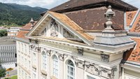 Der obere Abschnitt des Hauptgebäudes der Montanuniversität Leoben.