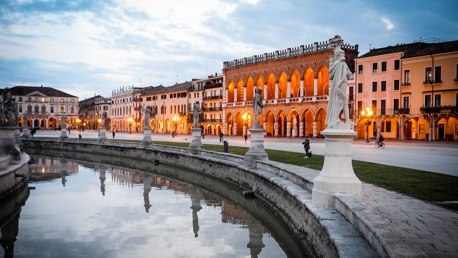 Why not enjoy the beautiful city of Padua for a semester? With AMASE, it is possible. architecture-3184153_1920