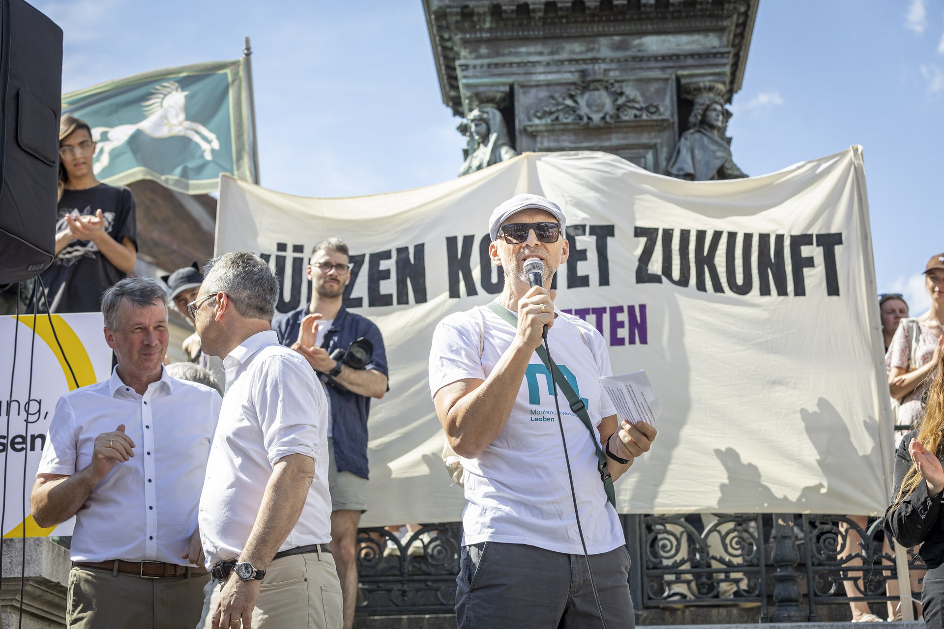 Vizerektor Thomas Prohaska sprach im Rahmen der Demo. Foto: © Med Uni Graz/Foto Fischer.