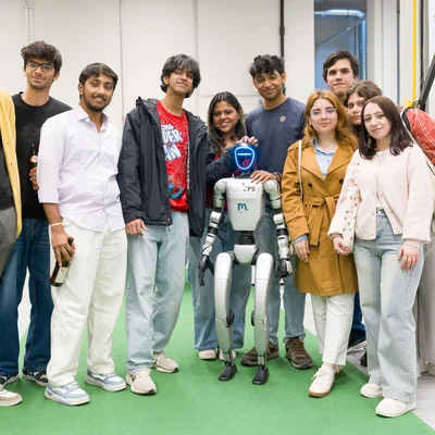 Besucher*innen bei der Langen Nacht der Forschung, Gruppenfoto.