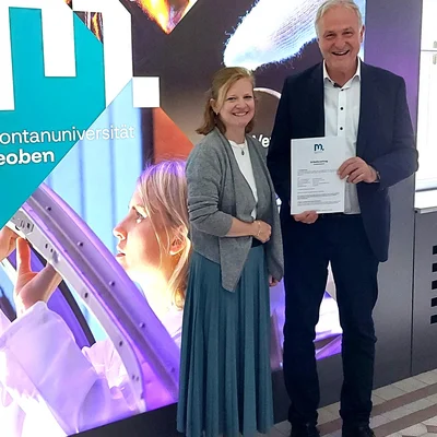 Priv.-Doz. Dr.-Ing. Verena Maier-Kiener und Rektor Peter Moser. Foto: © MUL