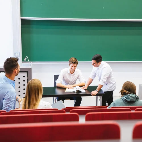 Foto: © MUL/Tauderer Studierende im Hörsaal der Montanuni.
