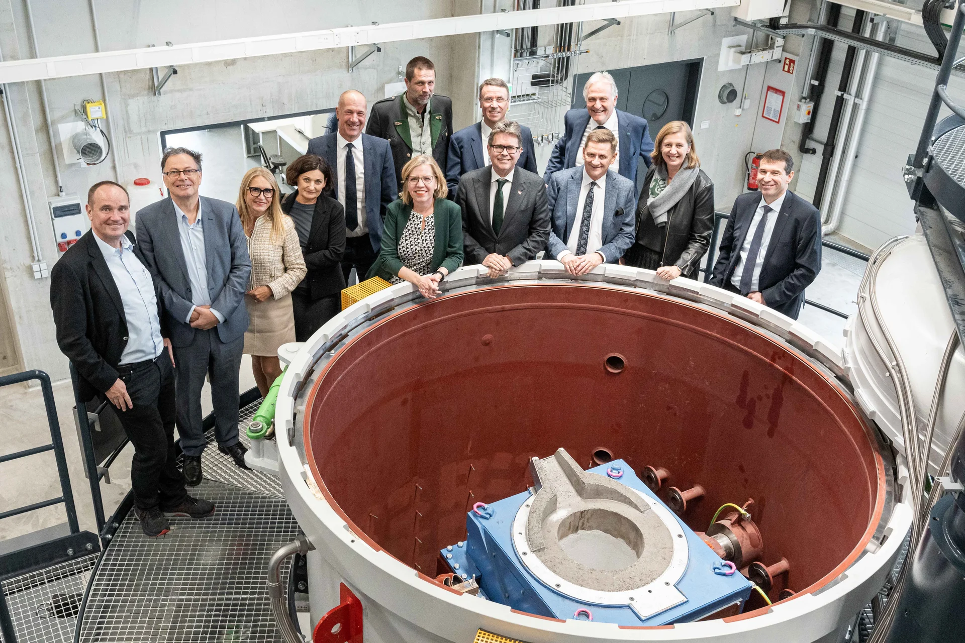 Im Beisein zahlreicher Ehrengäste wurde am Donnerstag, den 17. Oktober 2024 das neue Forschungszentrum für Wasserstoff und Kohlenstoff in Leoben-Leitendorf feierlich eröffnet. Foto: MUL/Tauderer