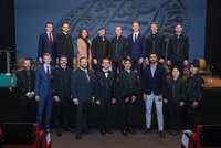 Ein Gruppenbild der Graduierenden. Foto: © Armin Russold. 