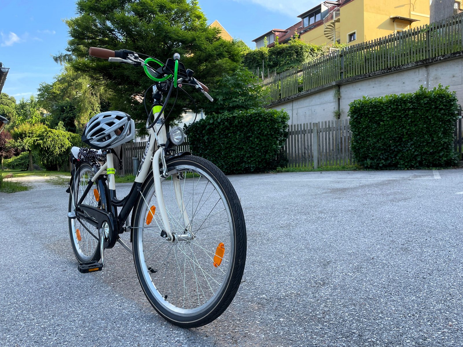 Radfahrein im Sommer - ein Klassiker. In Leoben gibt es auch eigene Mountainbike-Strecken für alle, die mal kräftiger in die Pedale treten wollen. Low_Budget_Sport_im_Sommer_bild_fahrrad_zhdanova