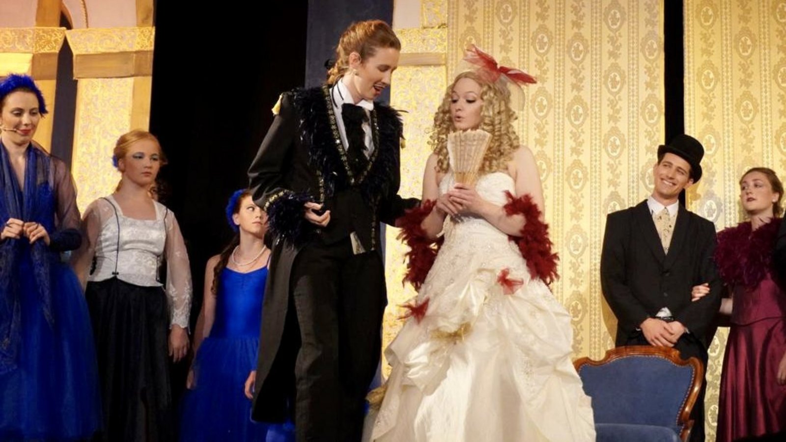 Die Mezzosopranistin als Prinz Orlofsky in J. Strauss' "Die Fledermaus", Operettensoirée der Steirischen Kulturstrasse Die_Mezzosopranistin_als_Prinz_Orlofsky_in_J