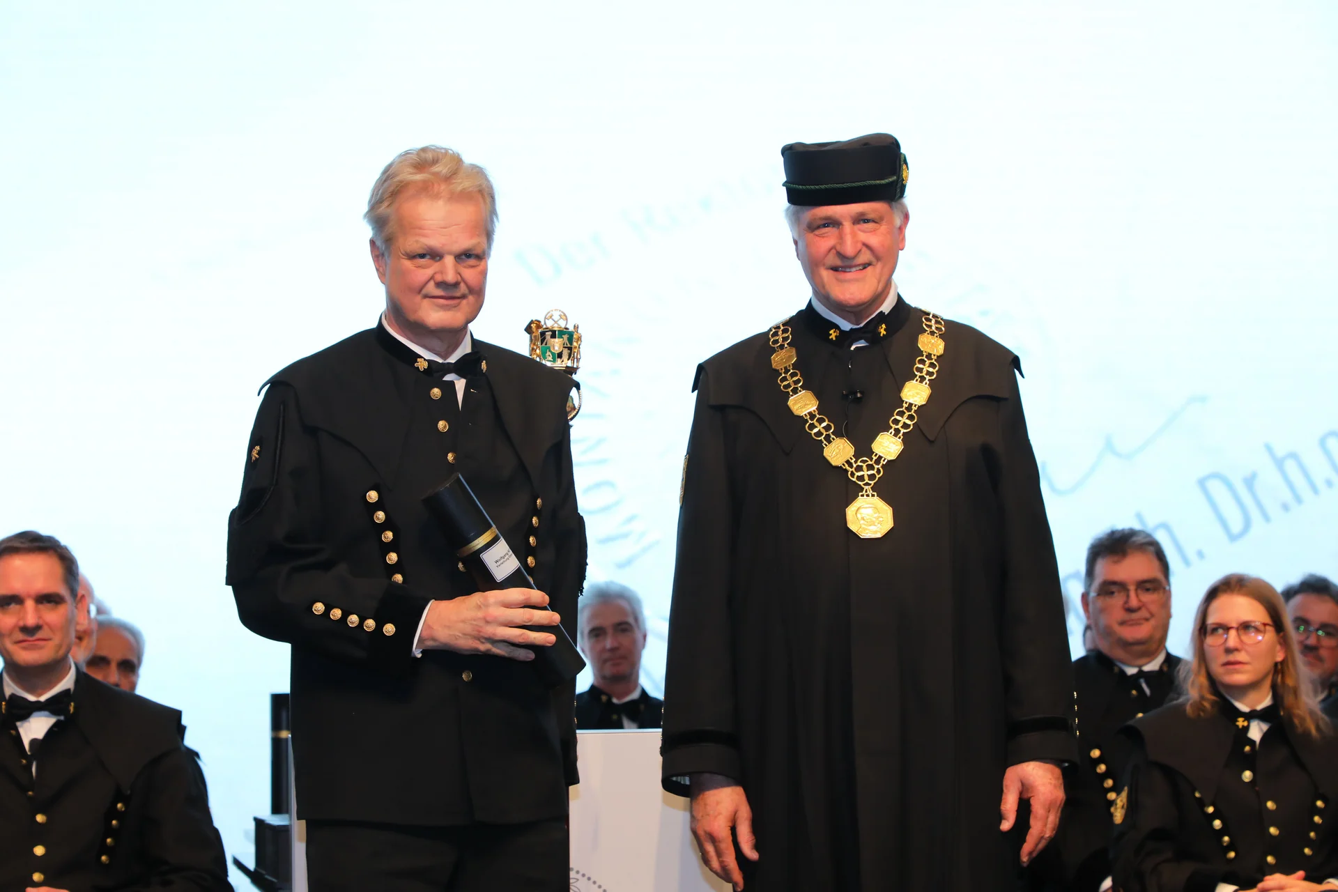 Dipl.-Ing. Dipl.-Ing. Wolfgang Hofer wurde ebenso zum Ehrendoktor ernannt. Foto: © Russold