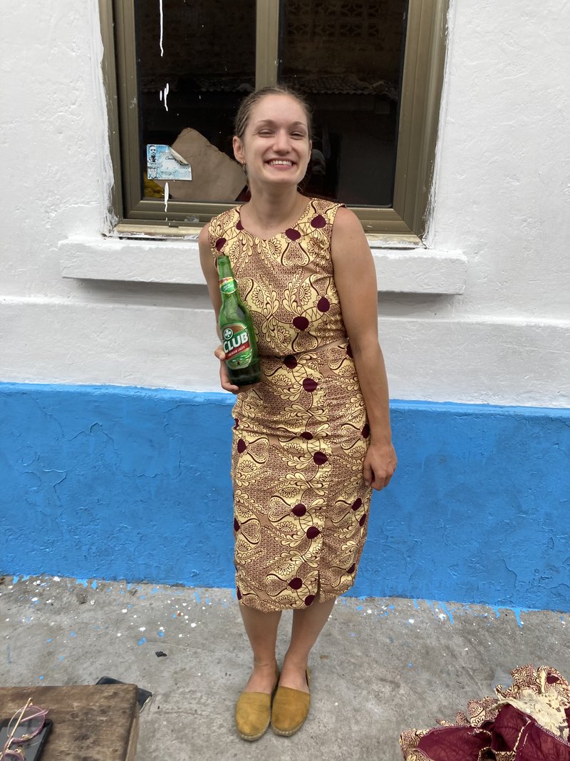 Bild von mir mit Bier und Kleid ;-) image00003