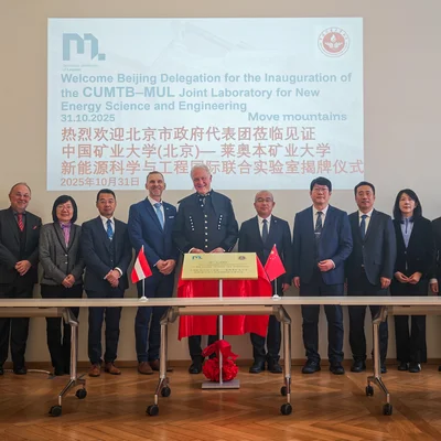 Rektor Peter Moser und Vizerektor Thomas Prohaska hießen die Gäste aus Peking an der Montanuniversität herzlich willkommen. Foto: © MUL