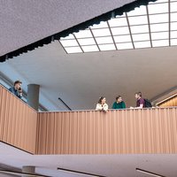 Studenten im Studienzentrum der Universität.
