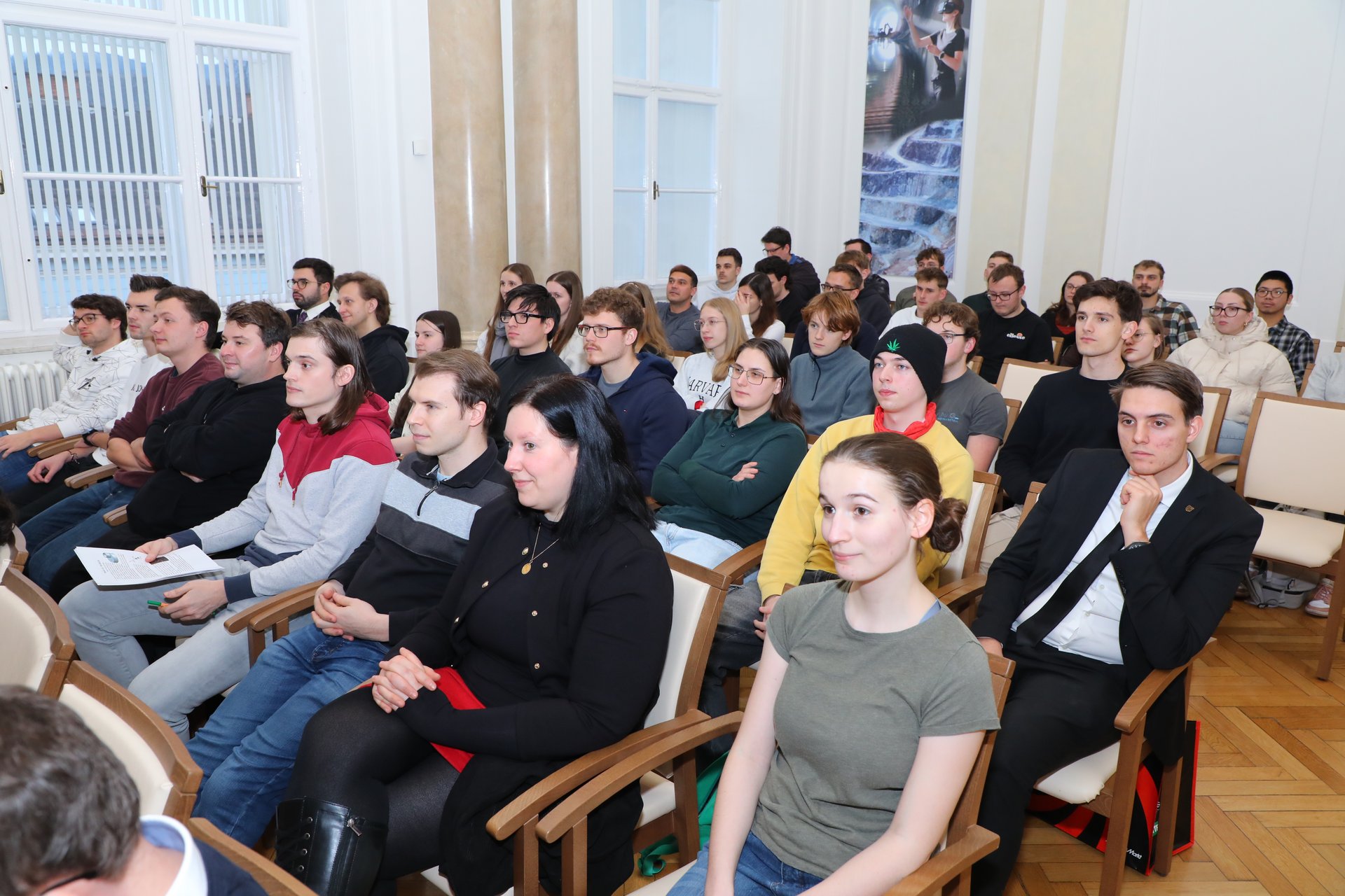 Die Themen der aktuellen Nobelpreise wurden durch allgemein verständliche Vorträge renommierter Expert*innen einem breiten Publikum aus Mitarbeiter*innen und Studierenden der Montanuniversität sowie Schüler*innen und anderen interessierten Bürger*innen nähergebracht. Foto: © Armin Russold.