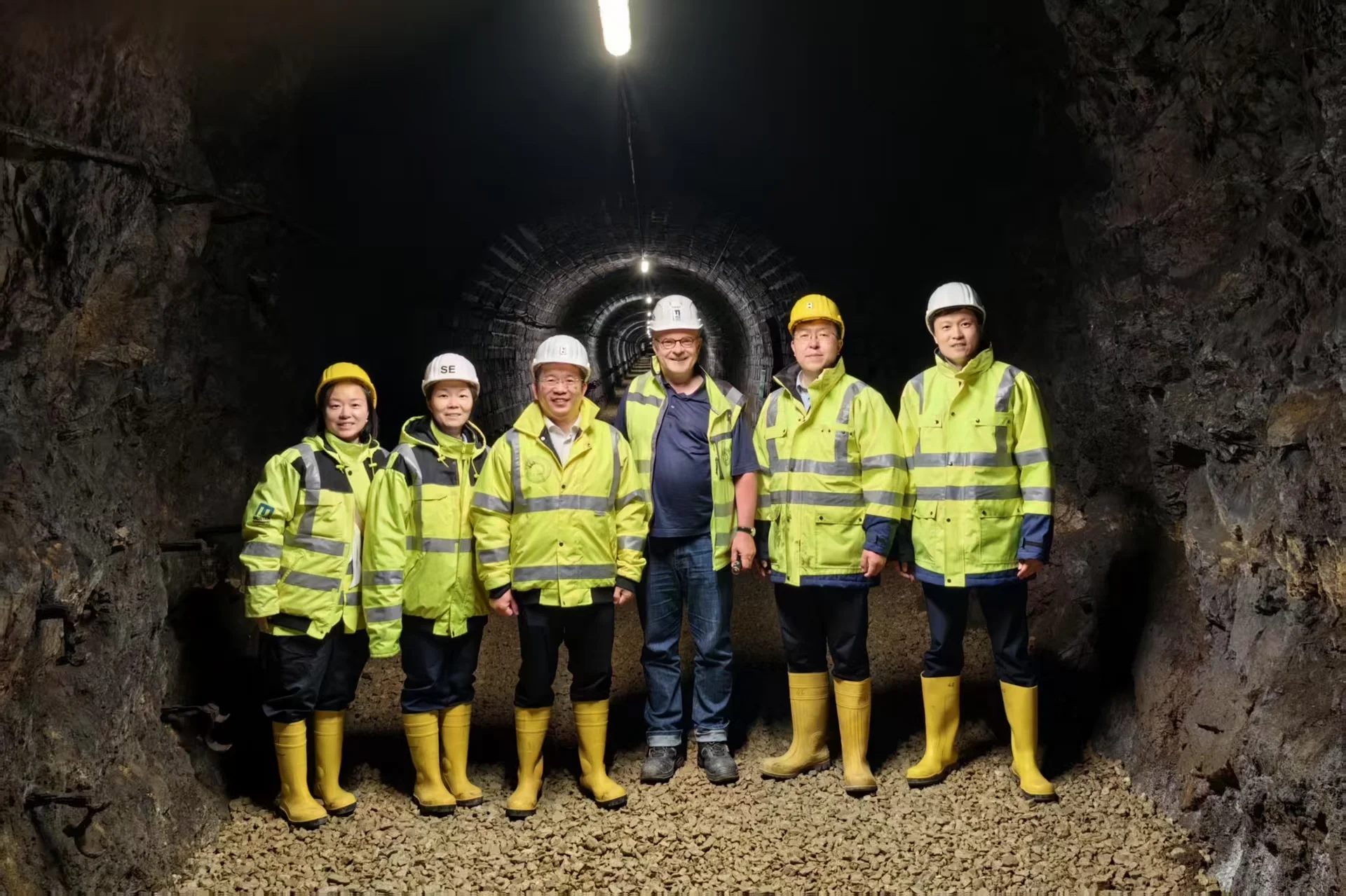Univ.-Prof. Dipl.-Ing. Dr.mont. Robert Galler (4.f.l.) with the delegation of the China University of Mining and Technology (CUMTB) during a visit at the Zentrum am Berg (ZaB). Photo: © MUL