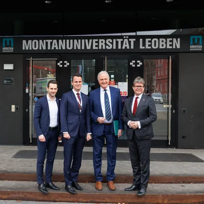 v.l.n.r.: Klubobmann Lukas Jakob Schnitzer, Landesrat Stefan Hermann, Rektor Peter Moser und Bundesminister Martin Polaschek, Foto: © MUL/Stöbbauer.