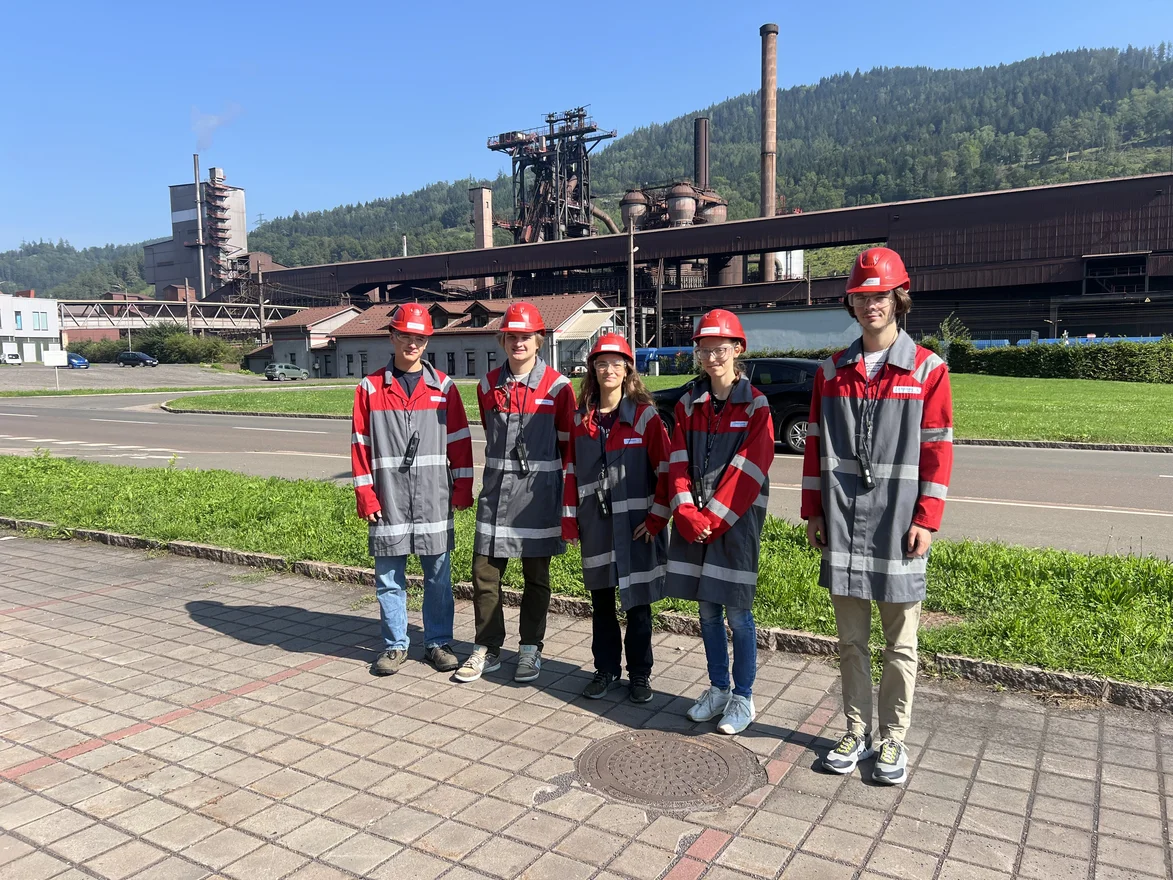 Die Teilnehmer*innen der CampDays 2025 an der Montanuniversität Leoben hören gespannt zu.