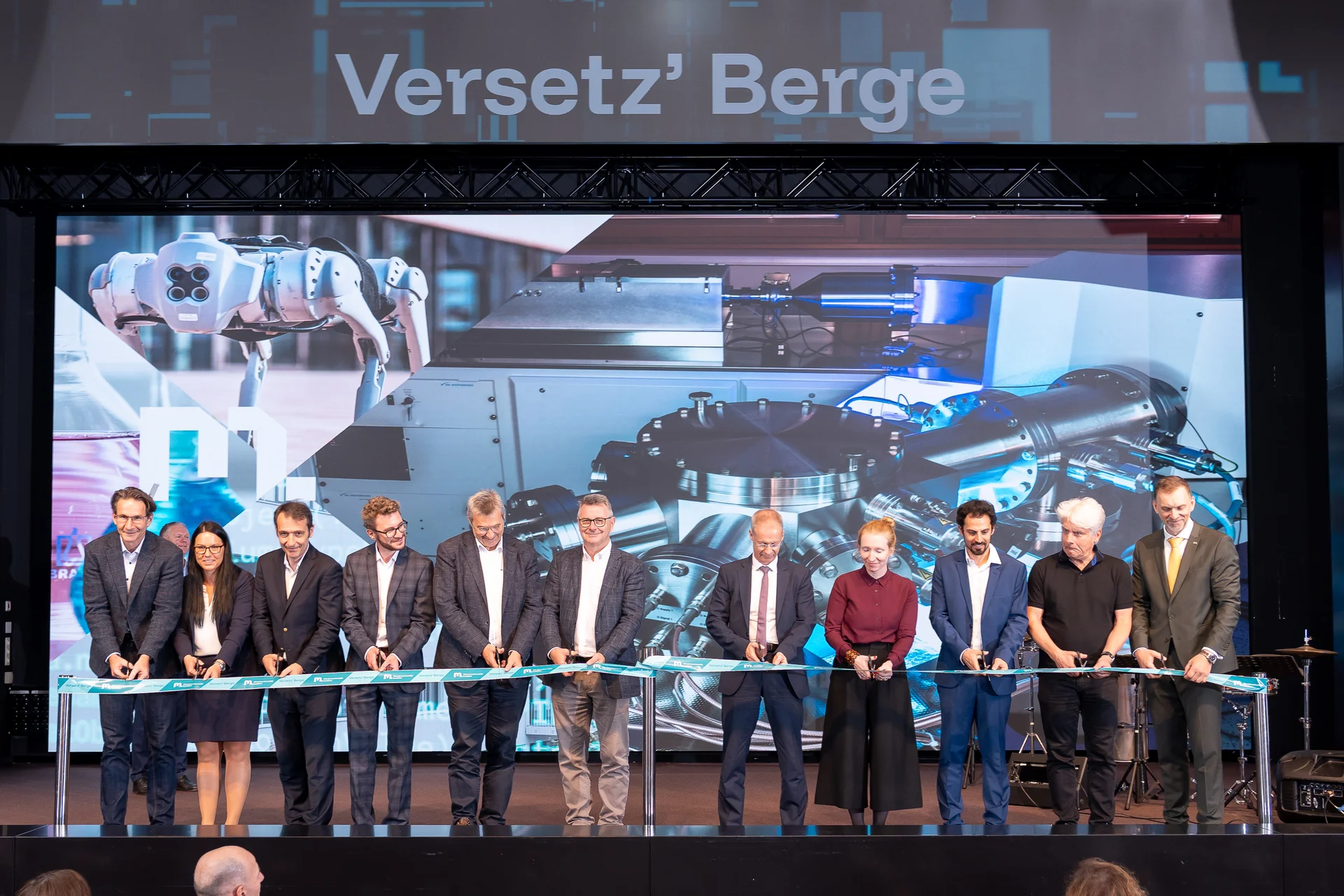 Am 26. September wurden bei einem feierlichen Festakt gleich zwei neue Forschungsgebäude an der Montanuniversität eröffnet – das Haus der Digitalisierung ein hochmoderner Neubau sowie das Chemiezentrum im kernrenovierten Chemiegebäude. 